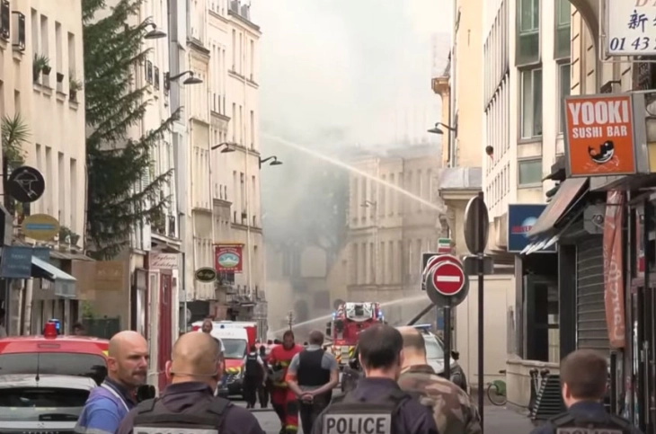 Zjarri në Paris është vënë nën kontroll, të paktën 25 persona kanë mbetur të lënduar