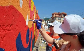 Костадиновска-Стојчевска:  Младите со цртежи, графити и мурали ги покрија лошите пароли со говор на омраза