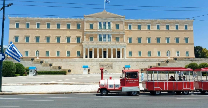 Greeks vote for a new parliament