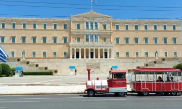 Greeks vote for a new parliament