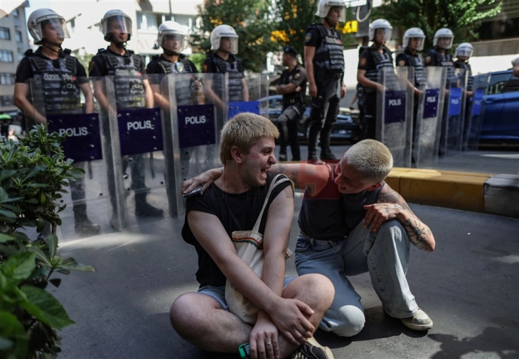 Апсења во Истанбул при обидот за организирање Парада на гордоста