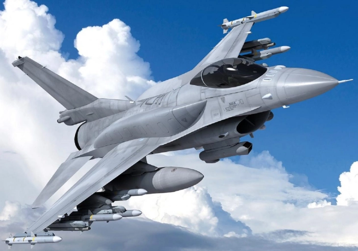 Në Danimarkë filloi stërvitja e pilotëve ukrainas për aeroplanët F-16