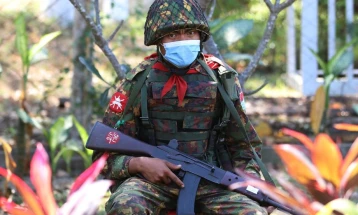 Дел до соработниците на војската во Мјанмар преминаа на страната на противниците на хунтата
