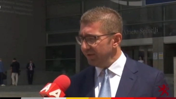 Mickoski në bisedime me përfaqësuesit e lartë të BE-së në Bruksel