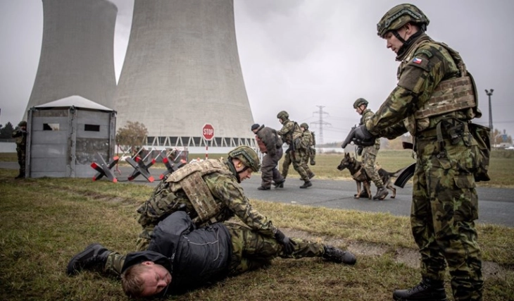 Чешка безбедносна стратегија: Мораме да се подготвиме за евентуална војна