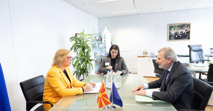 Deputy PM Grkovska meets with EU Commissioner Hahn