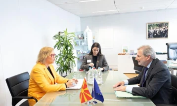 Deputy PM Grkovska meets with EU Commissioner Hahn
