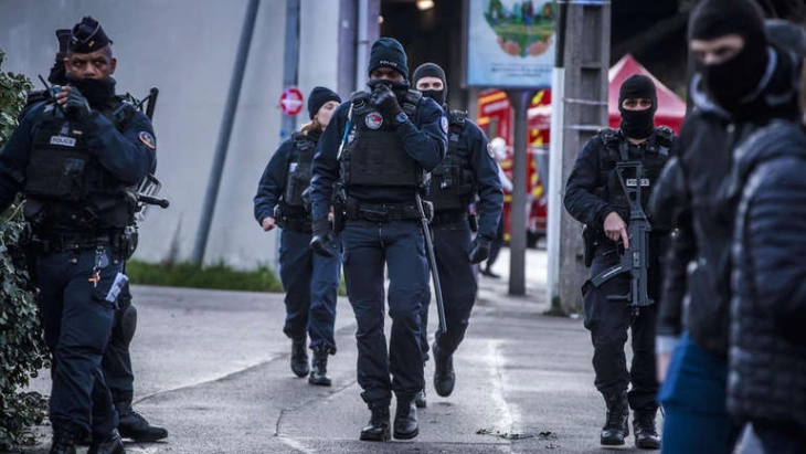 Франција повторно ќе распореди 45 илјади полицајци за борба против нередите