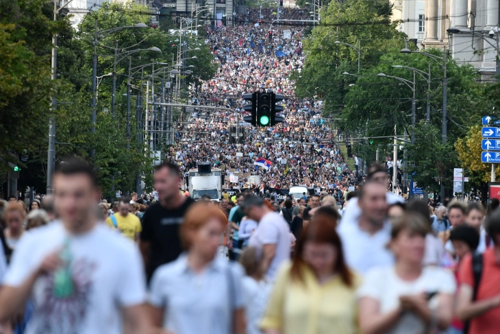 „Србија против насилството“ во Белград пред ТВ Пинк, протести и блокади и во 15 градови 