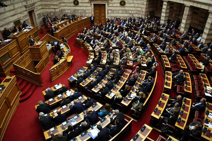 Betimi solemn i deputetëve të rinj në parlamentin grek
