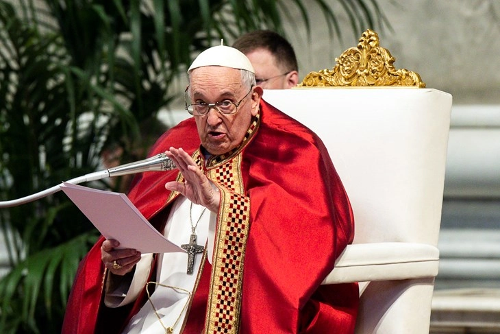 Папата Франциск го осуди палењето на Куранот