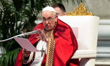Papa Françesku e ka dënuar djegien e Kuranit