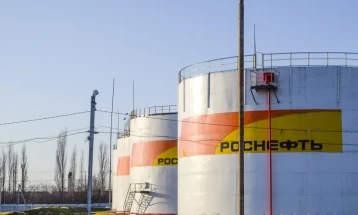 Во Русија оштетен нафтовод, нафтена дамка се заканува на животната средина