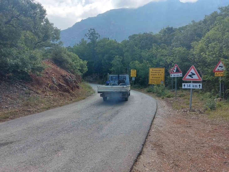 Затворен сообраќајот на патот од село Луково до Глобочица до 14 часот поради асфалтирање