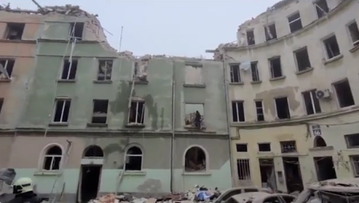 Руски проектил погоди станбен блок во Лавов, најмалку четворица загинати
