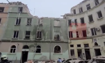 Një raketë ruse goditi një bllok banesor në Lviv, duke vrarë të paktën katër persona