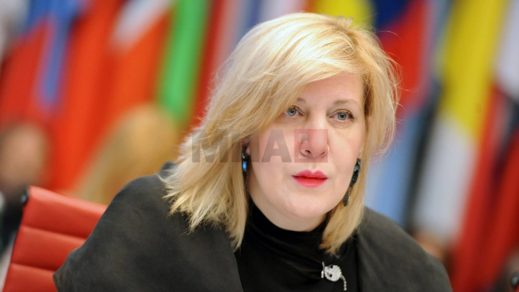 Комесарката Мијатовиќ упати писмо до Собранието и бара носење на легислативата за признавање на трансродовите лица