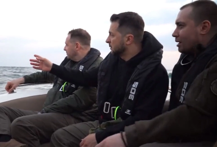 Zelensky visits strategic Black Sea island on 500th day of war