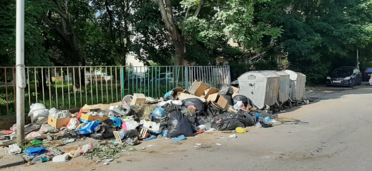 Општина Центар: Град Скопје да го реши хаосот со сметот