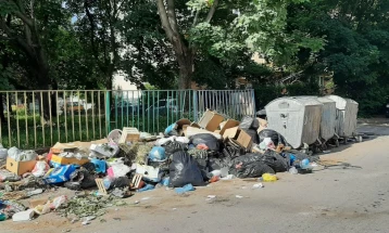 Општина Центар: Град Скопје да го реши хаосот со сметот