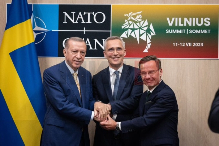 Stoltenberg: Turqia  e lejon Suedinë në NATO