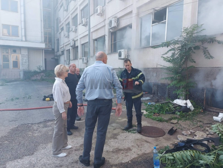 Kryetari i Këshillit Gjyqësor ka vizituar gjykatën e djegur në Kumanovë
