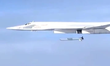 Њусвик: Русија го тестира најголемиот нуклеарен бомбардер на светот Ту-160М“
