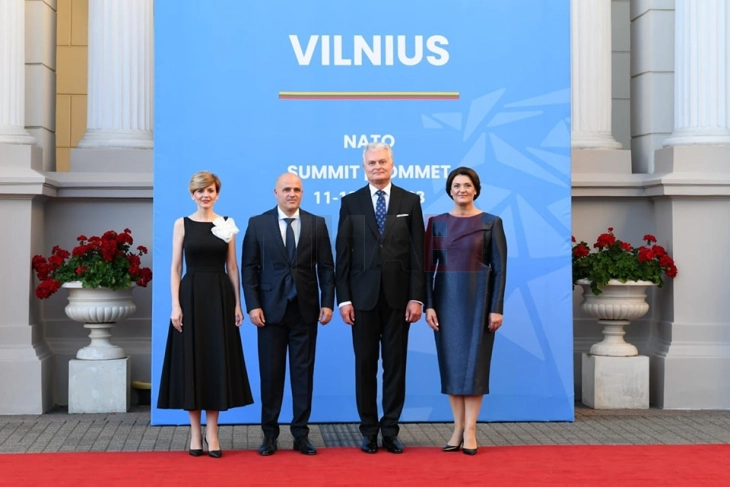 Премиерот Ковачевски на свечена вечера на лидерите на НАТО