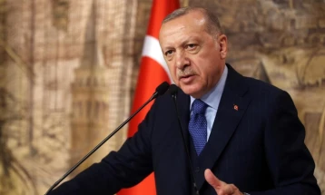  Erdogan: Turqia deri në tetor nuk do ta ratifikojë kandidaturën e Suedisë për anëtarësim në NATO
