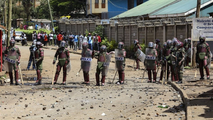 Убиени демонстранти во Кенија, солзавец испукан кон студентите