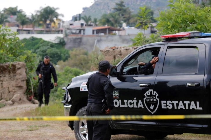 Убиени шест полицајци во бомбашки напади во Мексико