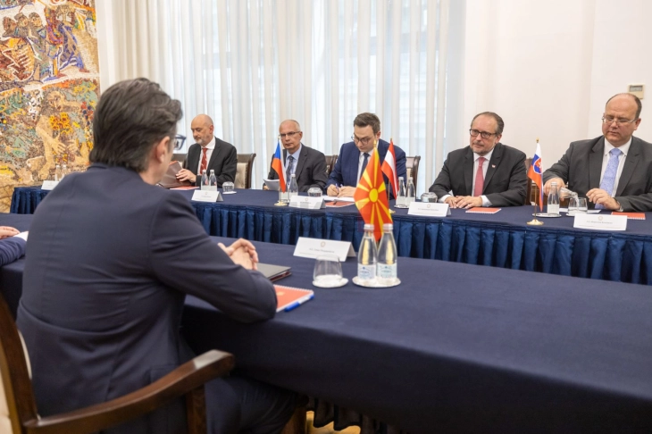 Takimi i presidentit Pendarovski me ministrat e punëve të jashtme të formatit Sllavkov