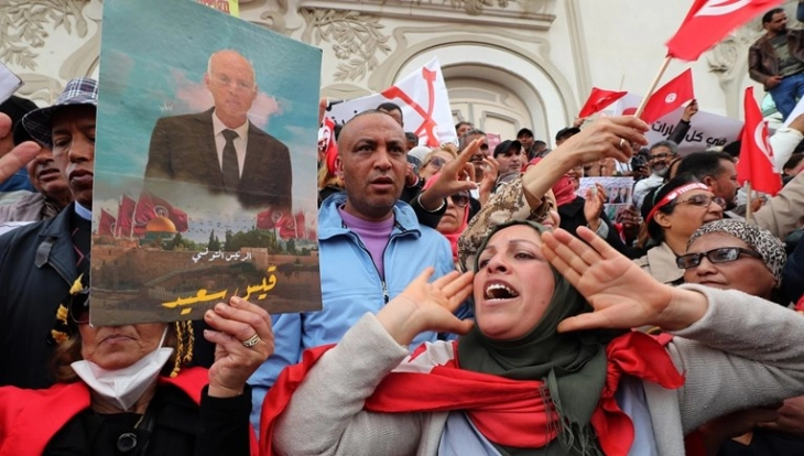 Судот ослободи двајца истакнати противници на тунискиот претседател