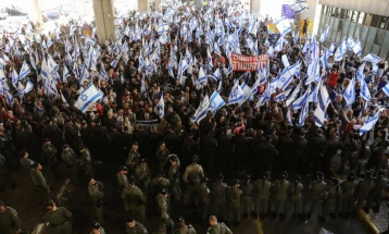 Илјадници Израелци протестираа пред американското дипломатско претставништво во Тел Авив