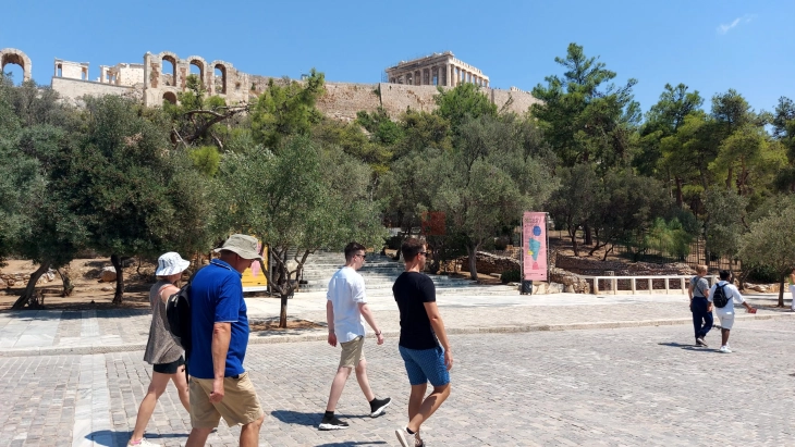 Поради високите температури Акропол затворен од 12 до 17 часот