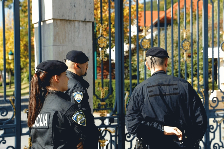 Дојави за бомби на неколку локации во Загреб, полицијата  пребарува објекти низ градот