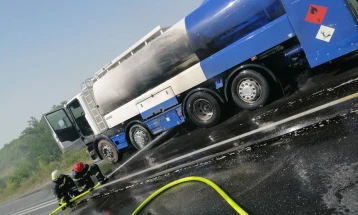 Се запали цистерна со нафта на патот Струмица - Радовиш