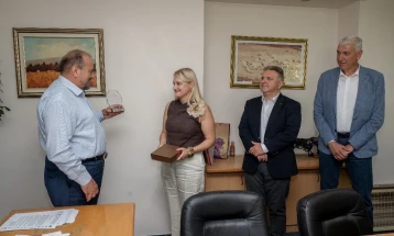 Влатко Ѓорѓиевски, сопственик на компанијата „МИК Свети Николе“, добитник на наградата за долгогодишна активност во СКСМ