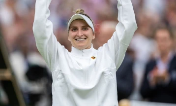 Unseeded Vondrousova wins Wimbledon as Jabeur misses out again