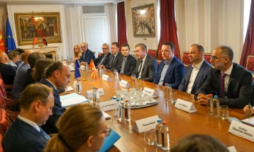 ВМРО-ДПМНЕ и коалицијата на средба со министрите од Вајмарската група: Неприфатливи се уставни измени со политички диктат