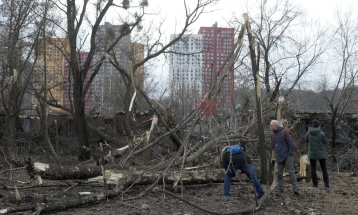 Raketat ruse në Odesa mbrëmë kanë goditur një silos gruri dhe një terminal nafte, dhe civilë të plagosur