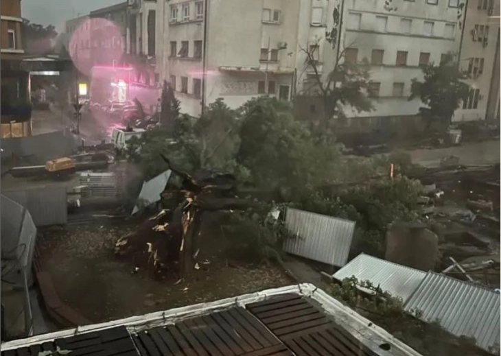 Невреме во Србија, најпогодена Војводина, дете загина во Нови Сад, спасени повеќе лица