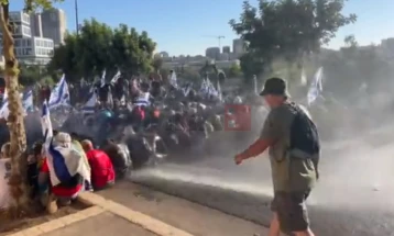 Trazira në Jerusalem: Policia ka përdorë topa uji, arrestohen gjashtë protestues