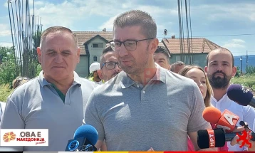 Мицкоски: Верувам во 44-те пратеници од коалицијата на ВМРО-ДПМНЕ и тие се гарант дека уставните измени нема да поминат