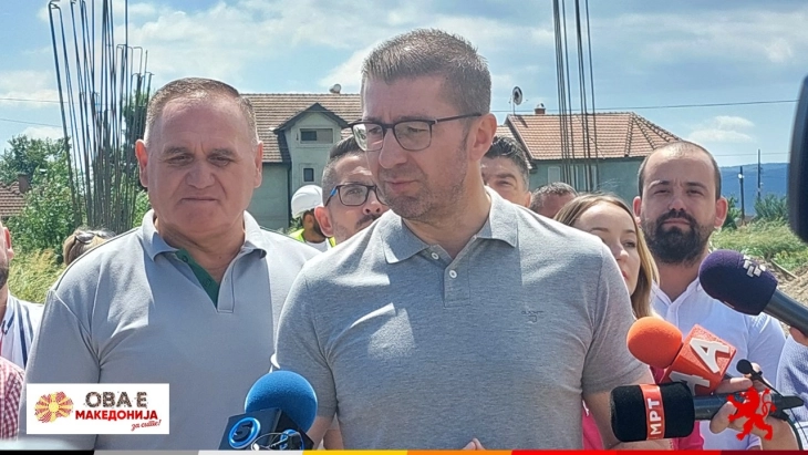 Mickoski: U besoj 44 deputetëve të koalicionit VMRO-DPMNE dhe ata janë garantues se ndryshimet kushtetuese nuk do të kalojnë