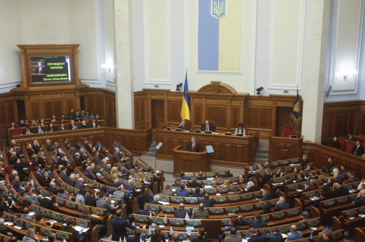 Parlamenti ukrainas vazhdoi gjendjen e jashtëzakonshme