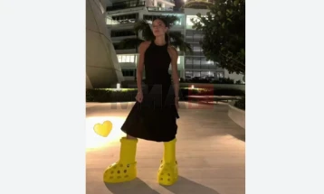 Нов „МСЧФ“ производ - големи кловновски жолти чизми