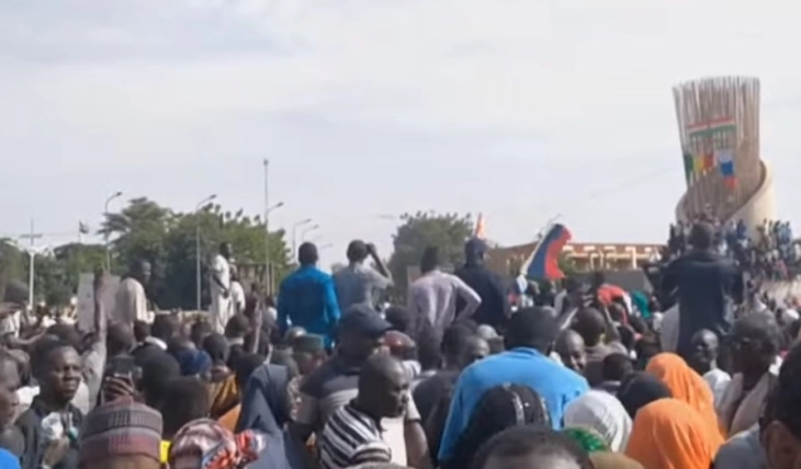 Large rally in Niger's capital in support of coup leaders