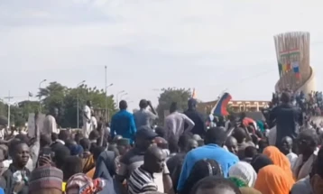 Large rally in Niger's capital in support of coup leaders