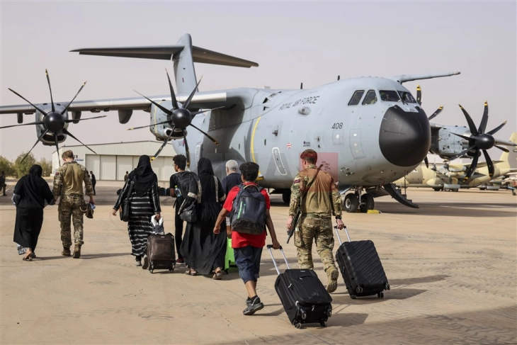 Затворањето на воздушниот простор во Судан поради конфликтот продолжено до 15 август